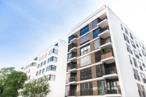 RIPARTIZIONE DELLE SPESE CONDOMINIALI DI ESECUZIONE DI LAVORI ALLO STABILE E DEROGA DEI CRITERI PREVISTI DAL CODICE CIVILE