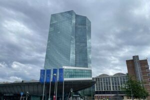 Bce, anche dopo il taglio tassi restano “chiaramente restrittivi”